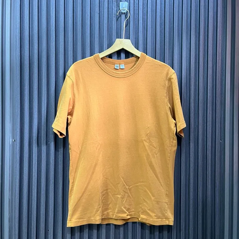 Uniqlo Streetwear Casual T-shirt Pria orange photo 1