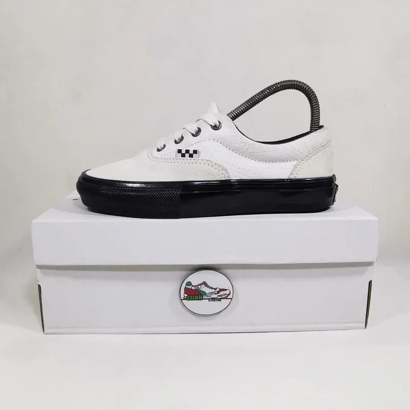 VANS Streetwear Casual Sneakers Wanita white black photo 1