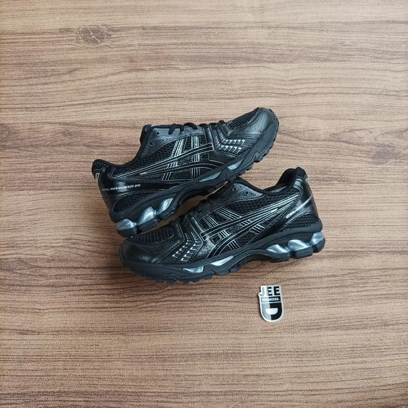 Asics Sportswear Casual Sneakers Pria silver black photo 1