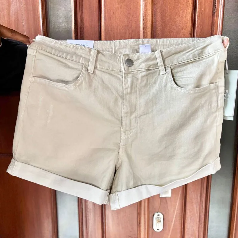 H&M Casual Short Wanita cream photo 1