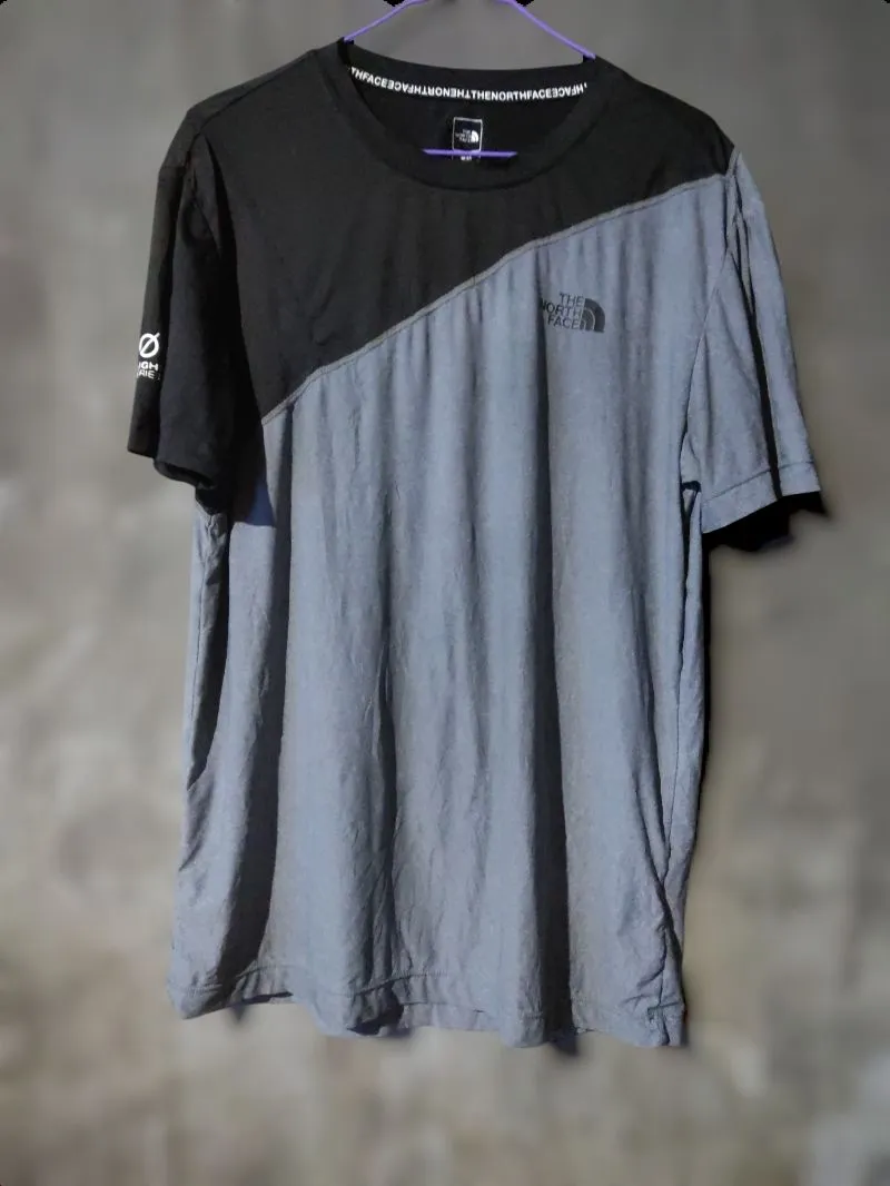 The North Face Sportswear Jersey Pria black gray photo 1