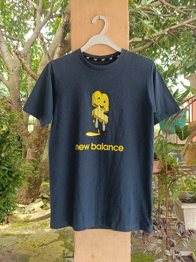 New Balance Sportswear T-shirt Pria navy photo 1