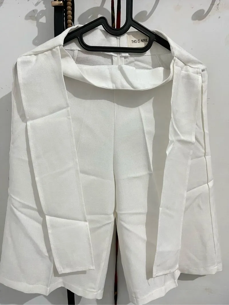This is April Casual Wanita white photo 1