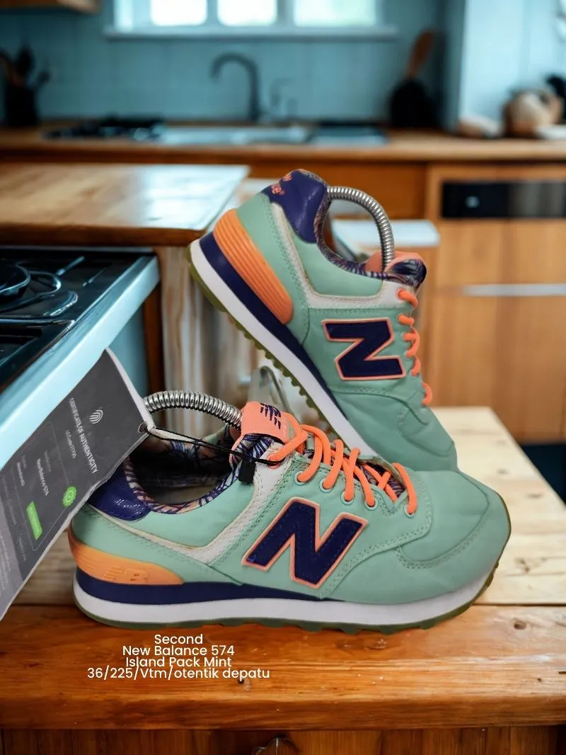 New Balance 574
Island Pack Mint
Size 36 photo 1