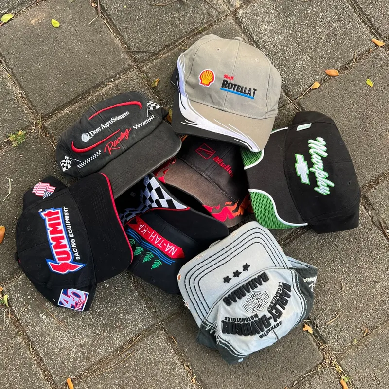Vintage Y2K Hat Wanita red black photo 1
