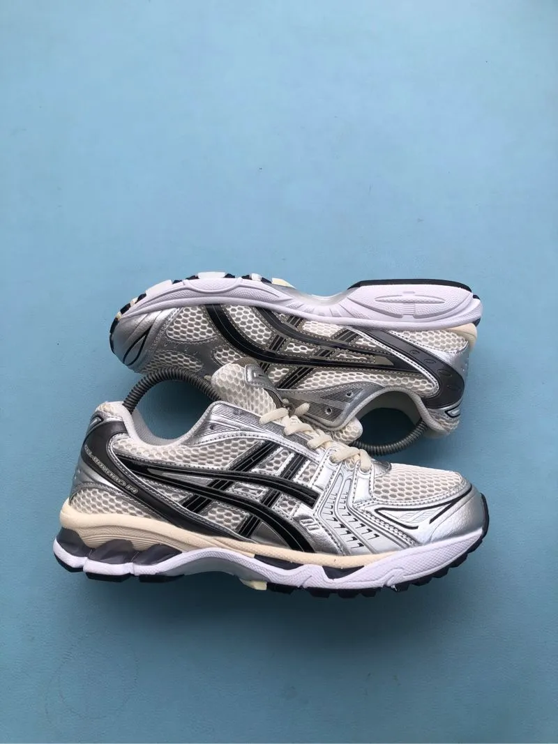 Asics Sportswear Casual Sneakers Pria white black photo 1