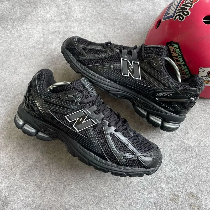 New Balance Indie Casual Sneakers Pria white black photo 1