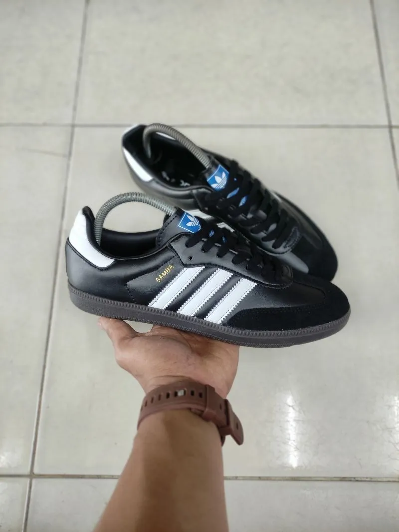 Adidas Minimalist Pakaian Nasional Casual shoe Pria white black photo 1