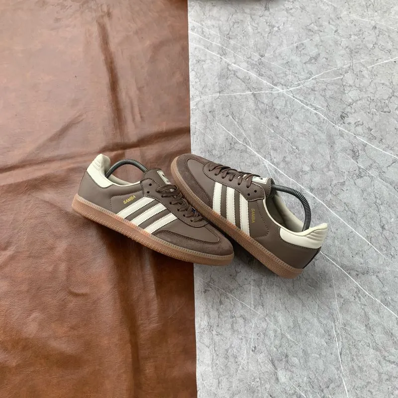 Adidas Streetwear Sneakers Pria brown photo 1