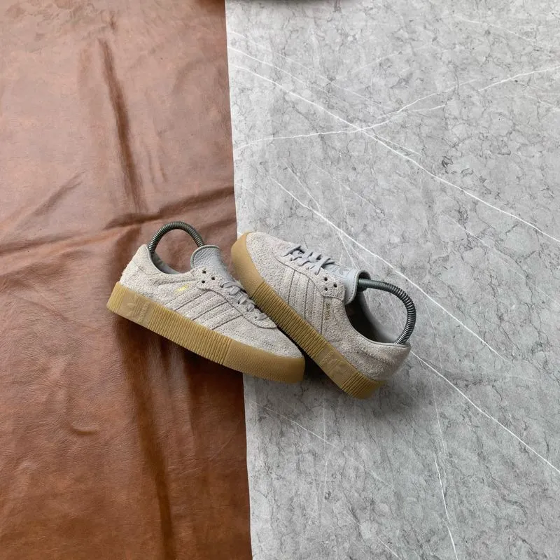 Adidas Streetwear Sneakers Wanita gray photo 1