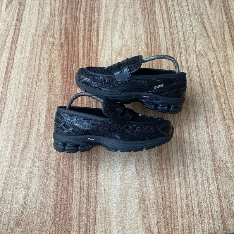 New Balance Casual Sneakers Wanita black photo 1