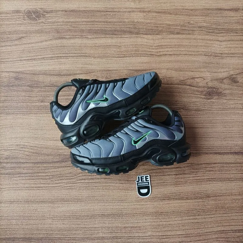 Nike Casual Sneakers Pria black gray photo 1