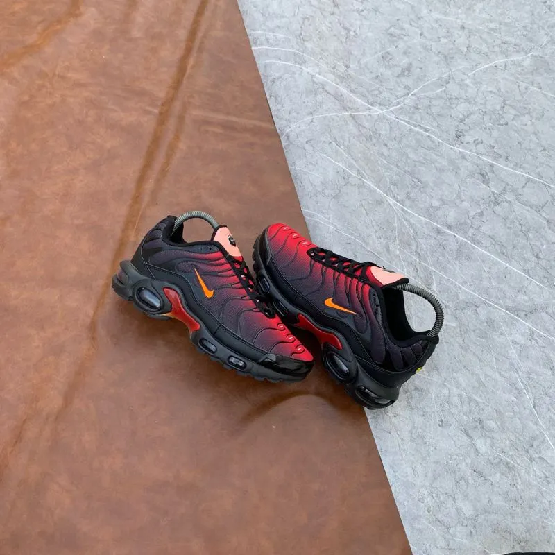 Nike Sportswear Sneakers Pria red black photo 1