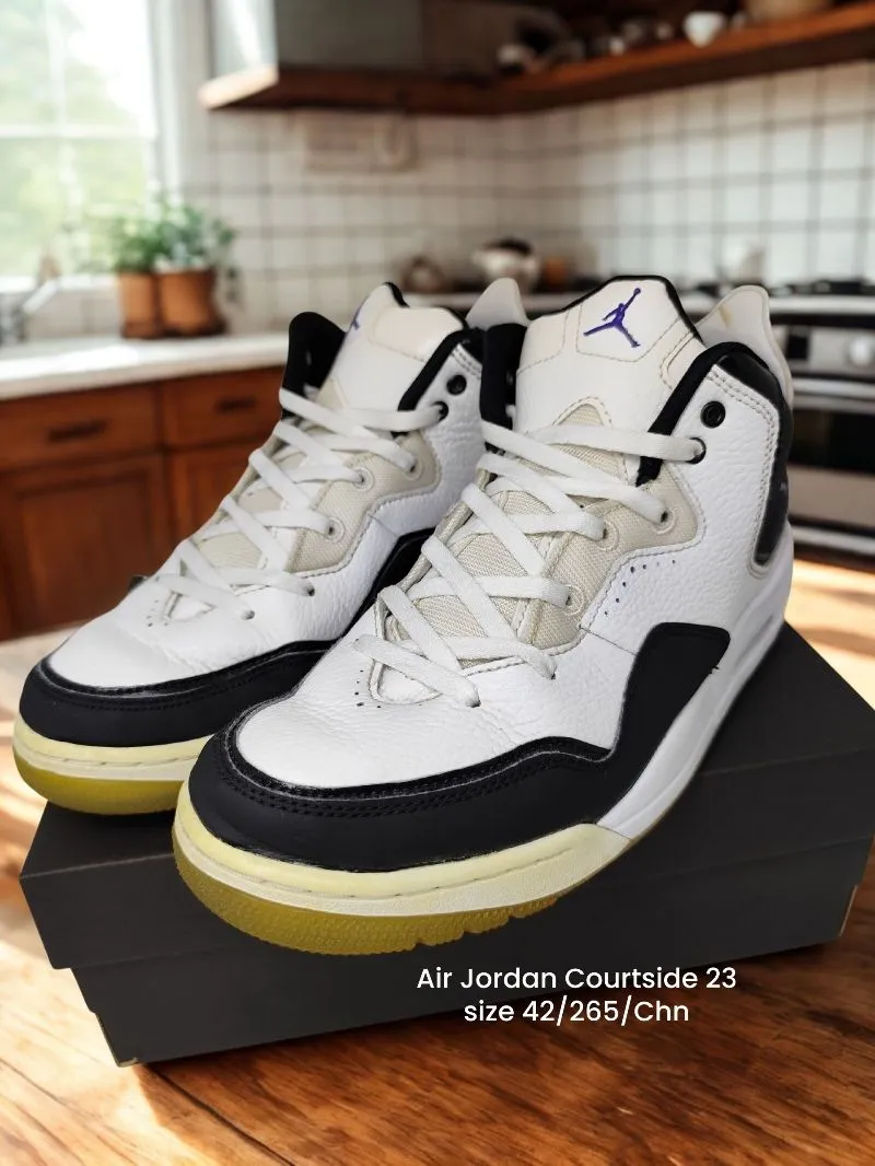 Air Jordan Courtside 23
size 42 photo 1