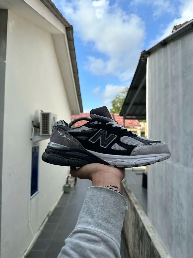 New Balance Streetwear Sportswear Sneakers Pria black gray photo 1