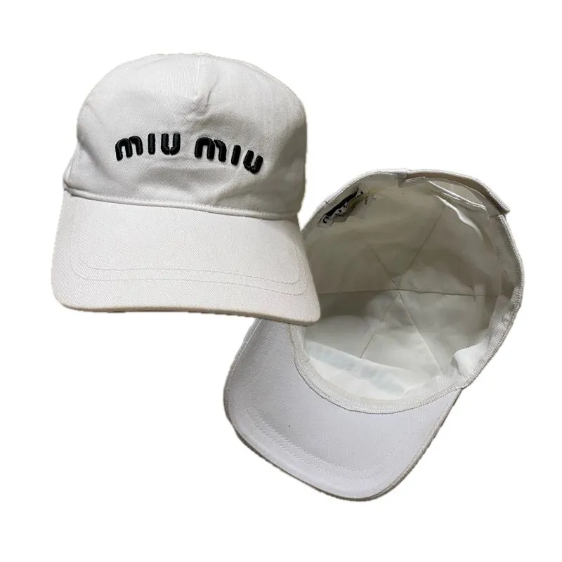 Miu Miu Luxury Hat Wanita white photo 1