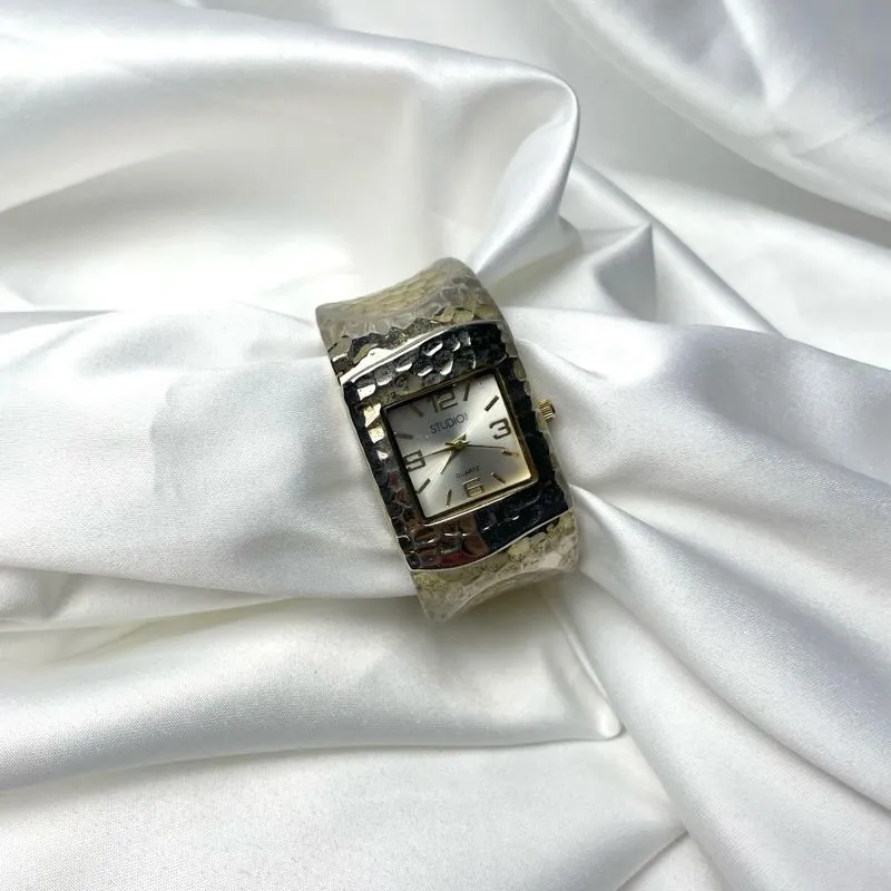Vintage Y2K Wanita gold photo 1
