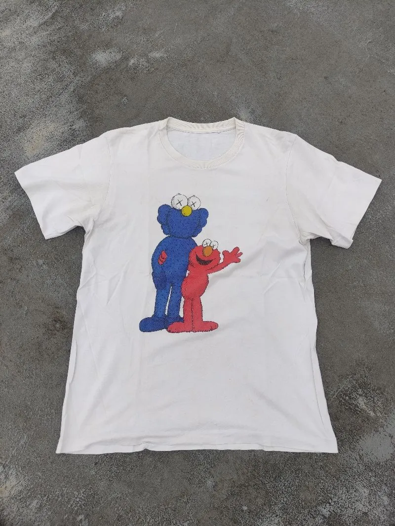 Uniqlo Minimalist T-shirt Pria white photo 1