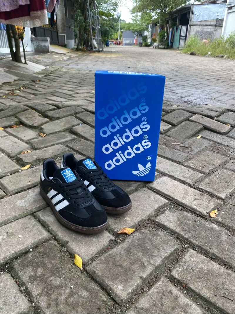 Adidas Streetwear Casual Casual shoe Pria white black photo 1