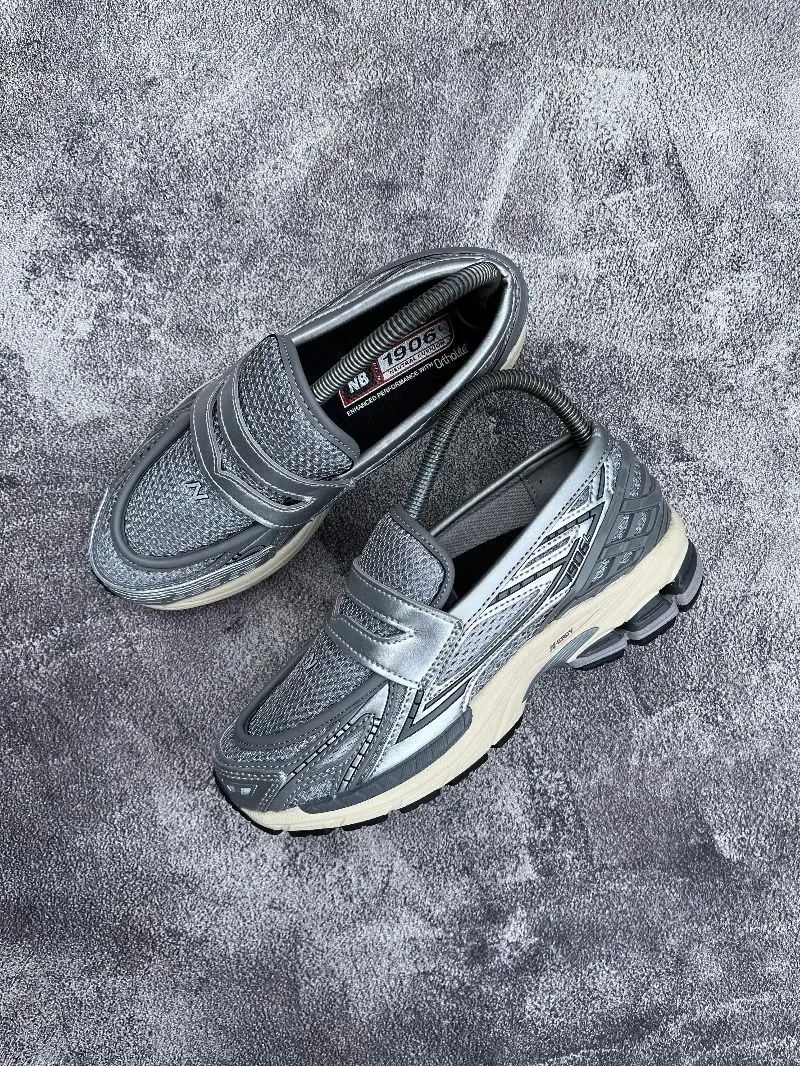 New Balance Streetwear Sneakers Wanita silver photo 1