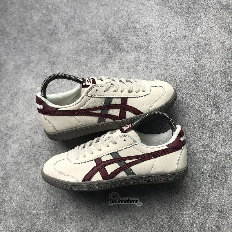 Onitsuka Tiger Casual Sneakers Wanita white red photo 1