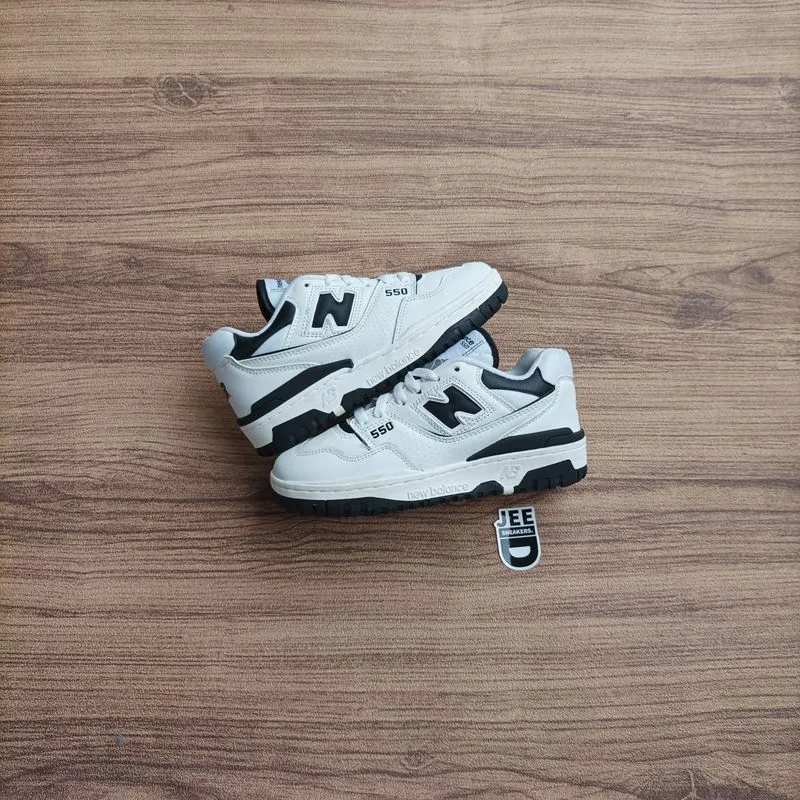 New Balance Casual Sneakers Wanita white black photo 1
