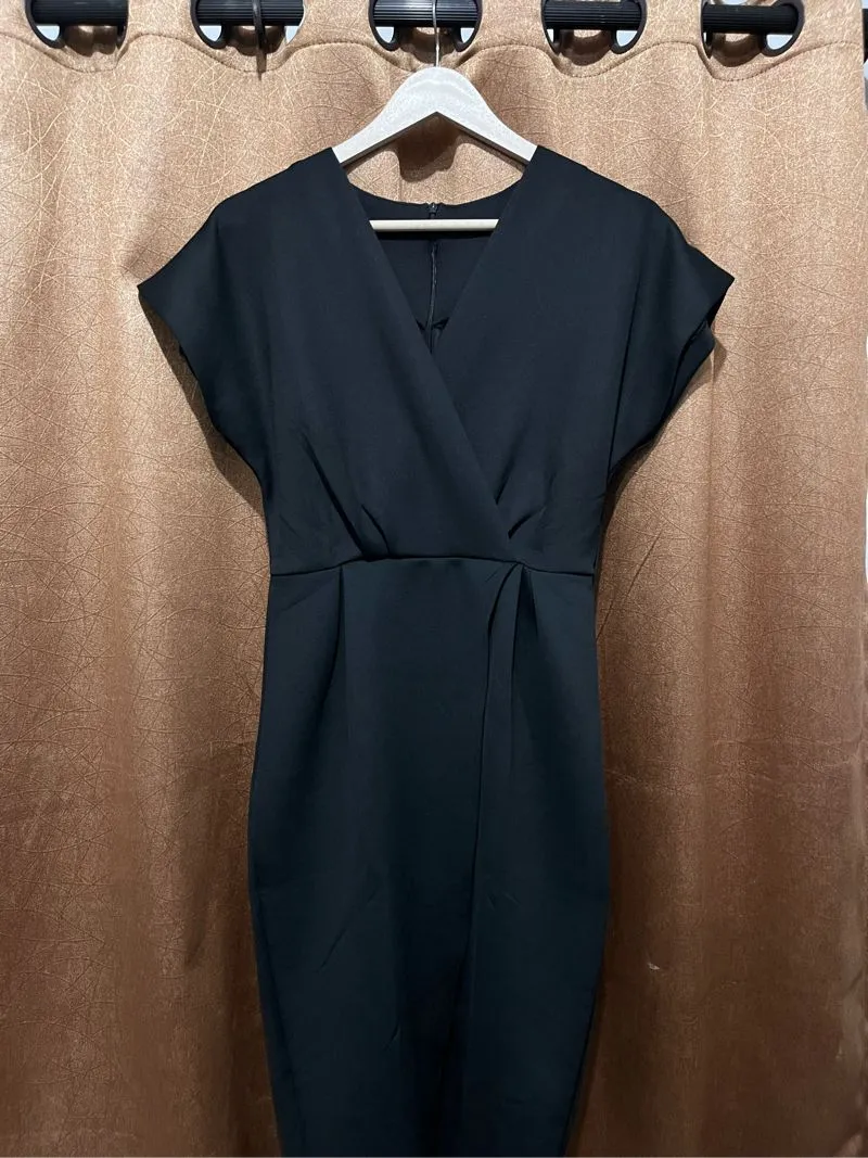 Minimalist Wanita black photo 1
