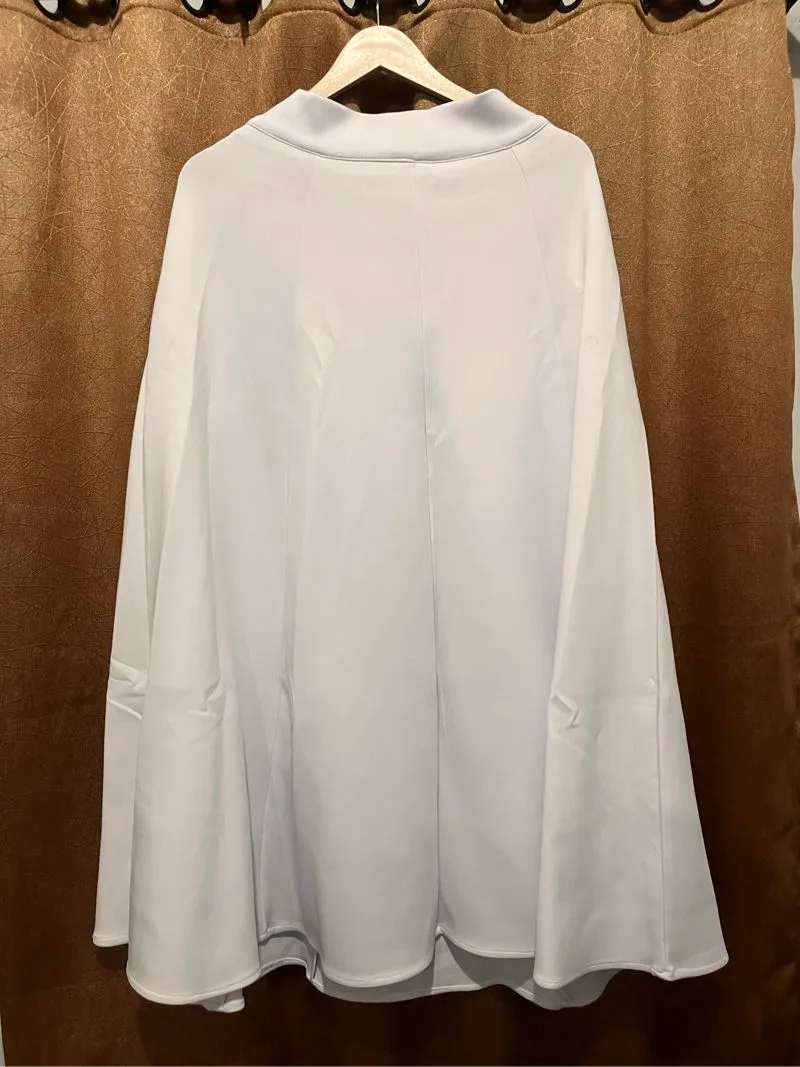 Minimalist Wanita white photo 1