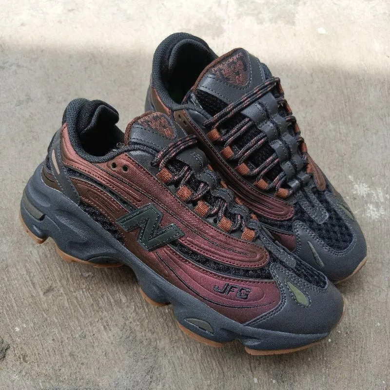 New Balance Gorpcore Grunge Sneakers Pria brown black photo 1