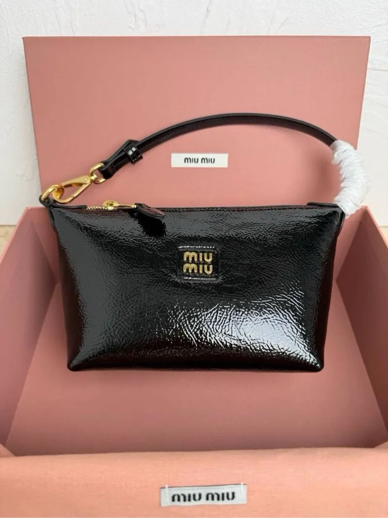 Miu Miu Luxury Minimalist Shoulder bag Wanita black photo 1