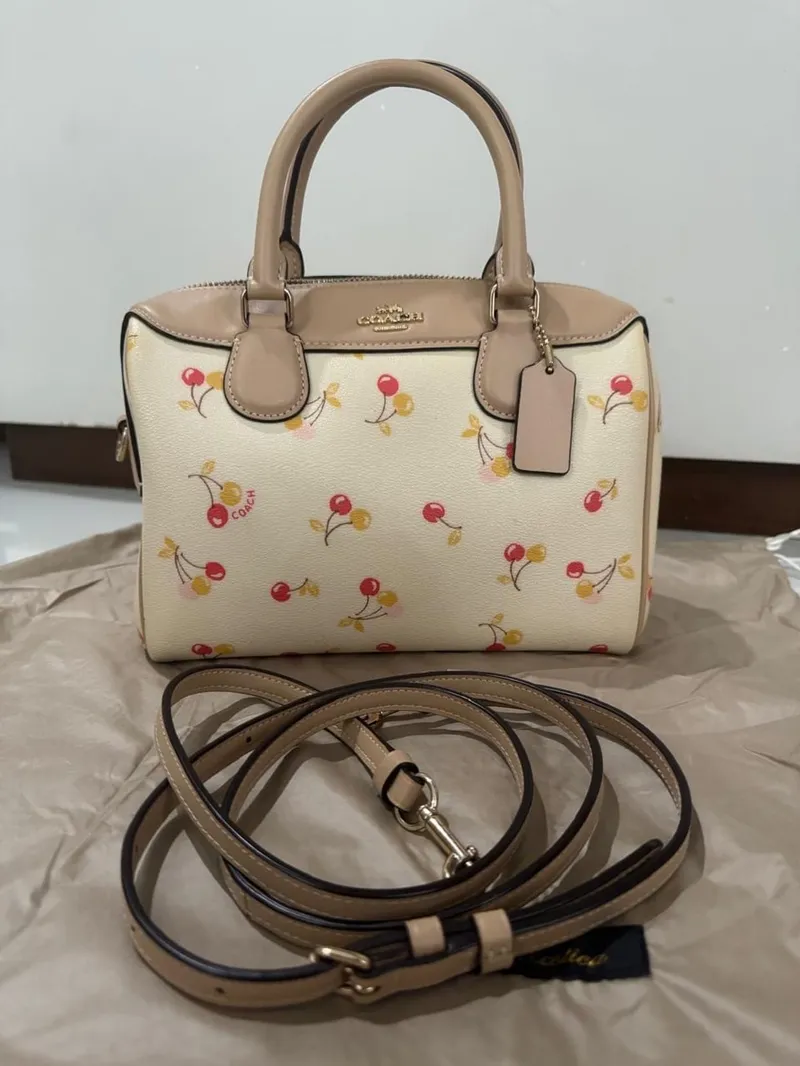 Coach Casual Bags & purse Wanita tan cream photo 1