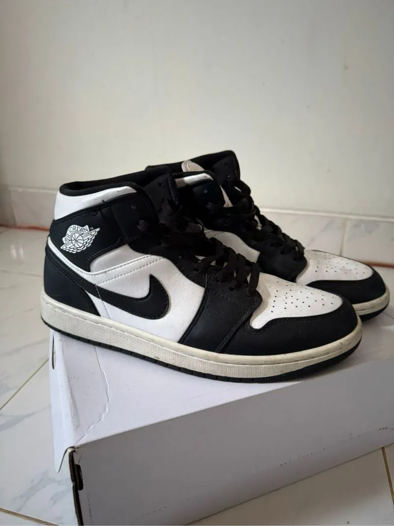 Nike Air Jordan Streetwear Sportswear Sneakers Pria white black photo 1