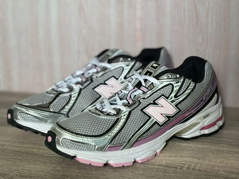 New Balance Gorpcore Casual Sneakers Pria pink photo 1