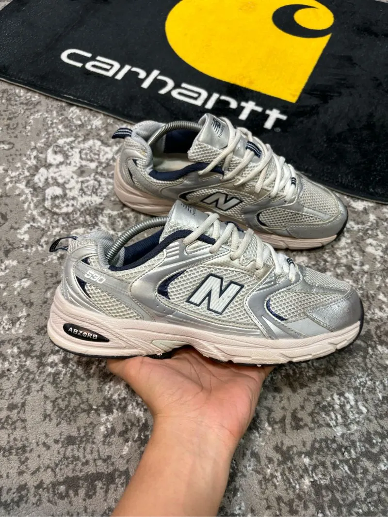 New Balance Streetwear Y2K Sneakers Pria silver photo 1