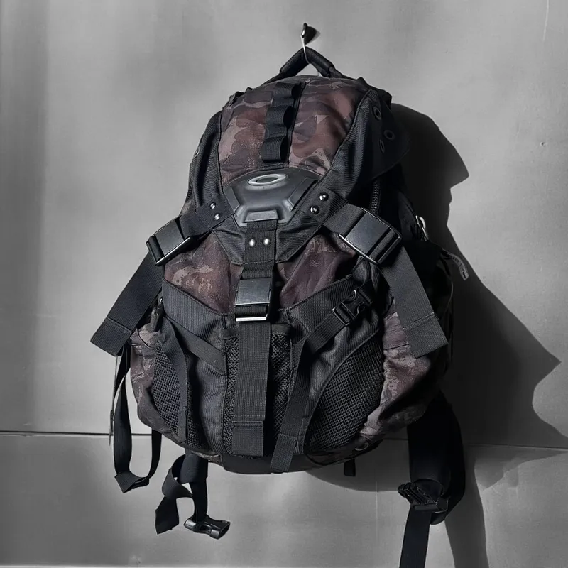 Oakley Futurist Bag Pria black photo 1