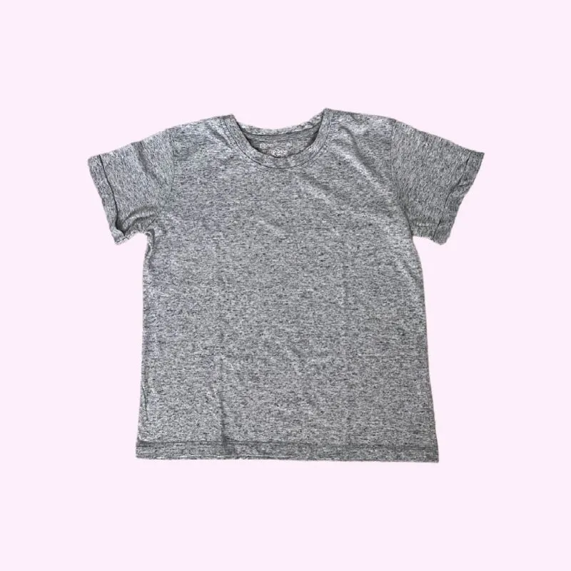 Minimalist T-shirt Wanita gray photo 1