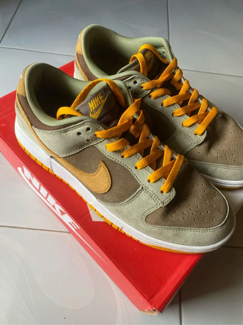 Nike Streetwear Casual Sneakers Pria brown orange photo 1