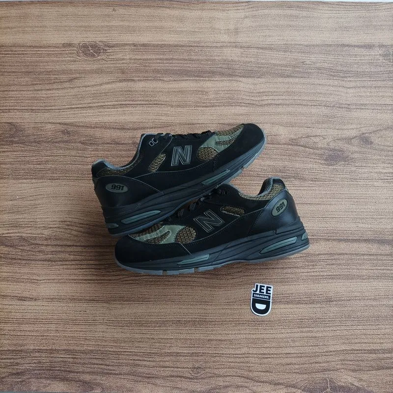 New Balance Casual Sneakers Pria green black photo 1