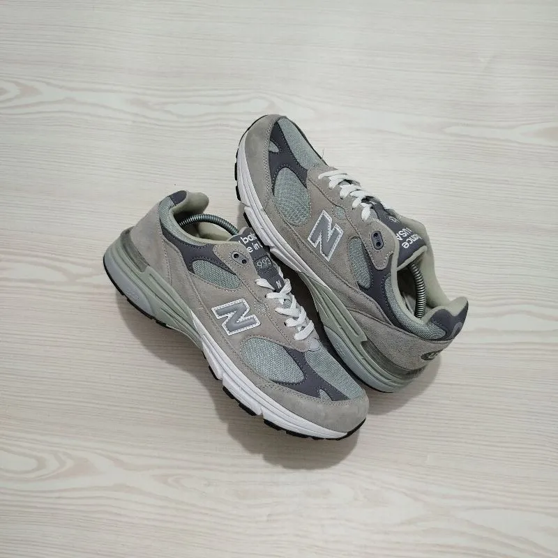 New Balance Casual Sneakers Pria gray photo 1
