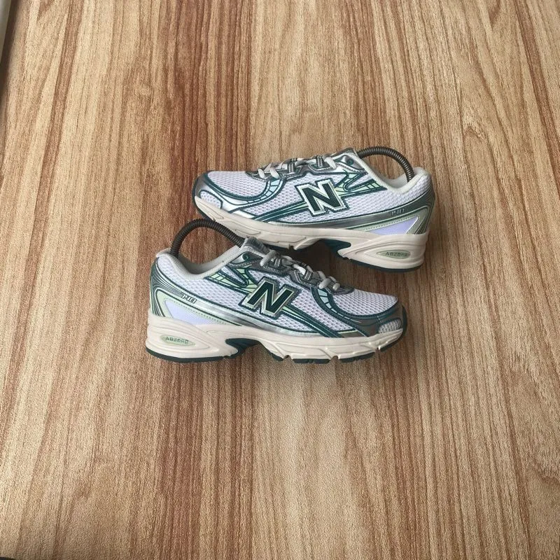 New Balance Casual Sneakers Pria white green photo 1
