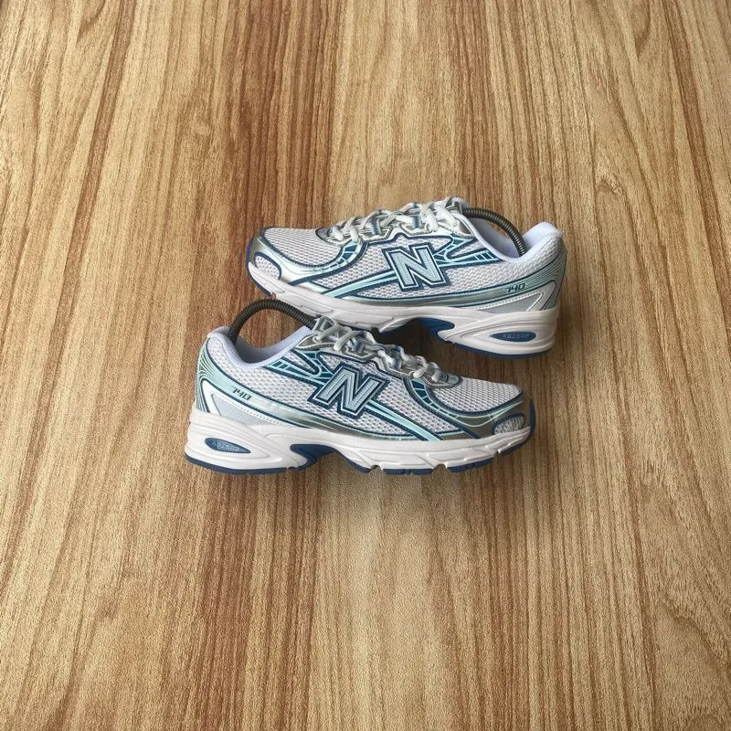 New Balance Casual Sneakers Pria white photo 1