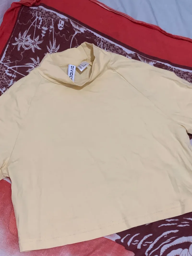 H&M Minimalist Crop top Wanita cream yellow photo 1