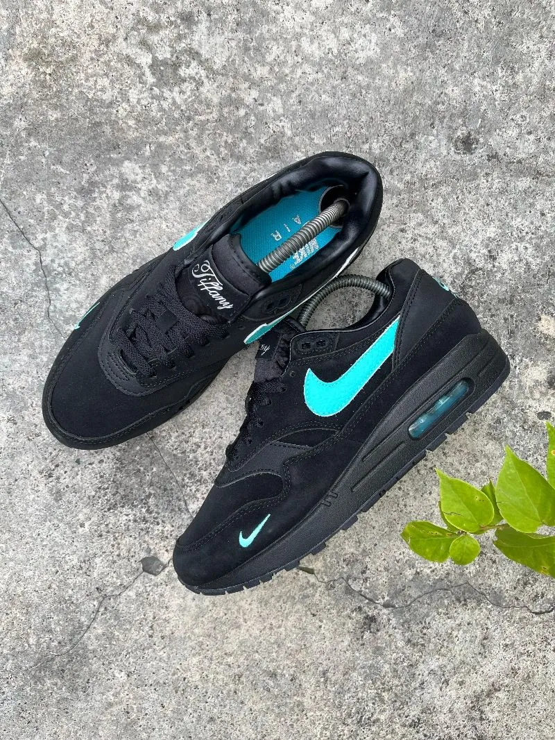 Nike Streetwear Sneakers Pria green black photo 1