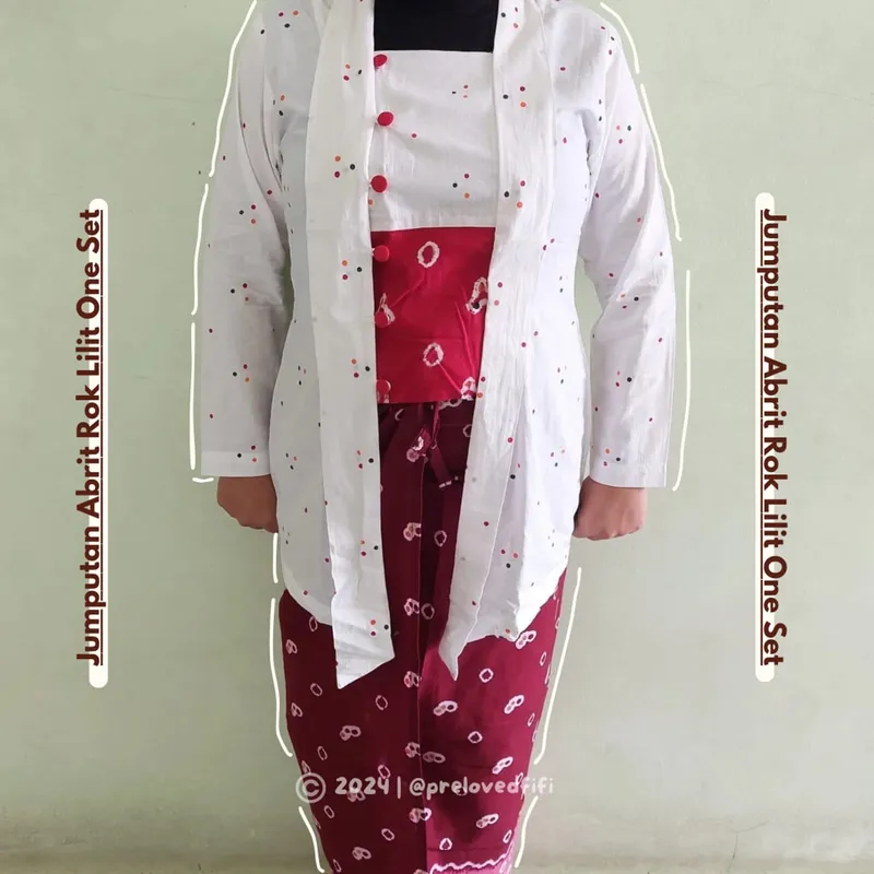 Pakaian adat Wanita white red photo 1