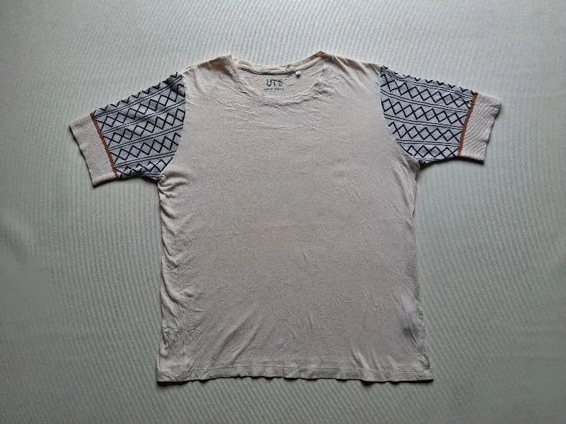 Uniqlo Streetwear T-shirt Pria cream photo 1