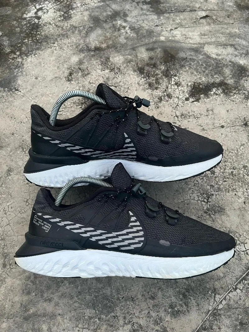 Nike Sportswear Sneakers Pria white black photo 1