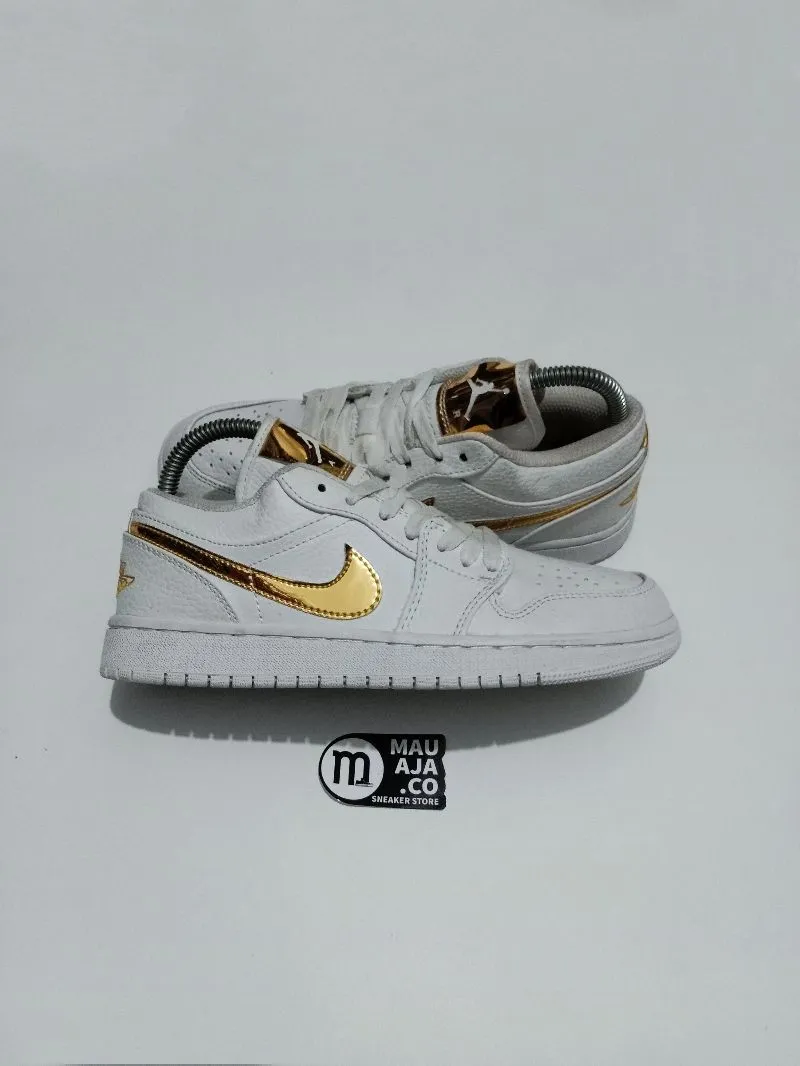 Nike Streetwear Casual Sneakers Wanita gold white photo 1