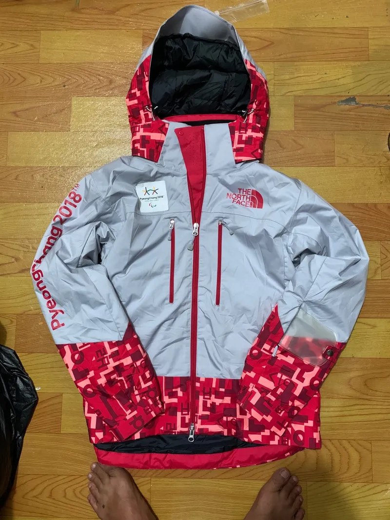 The North Face Gorpcore Casual Windbreaker Wanita red gray