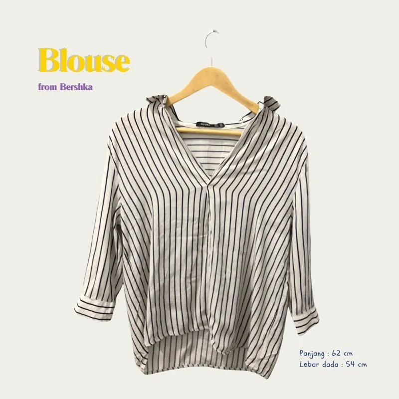 Bershka Minimalist Casual Blouse Wanita white photo 1