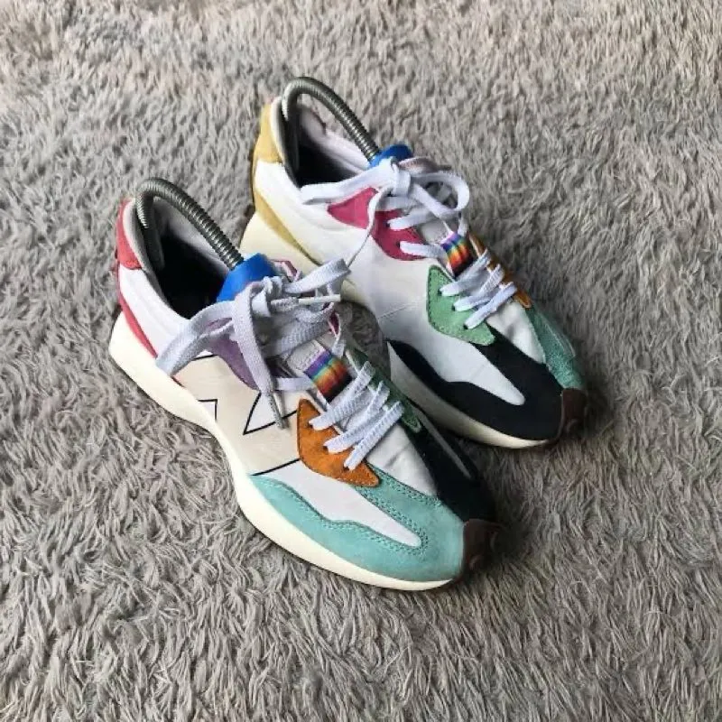 New Balance Casual Sneakers Wanita multicolor photo 1